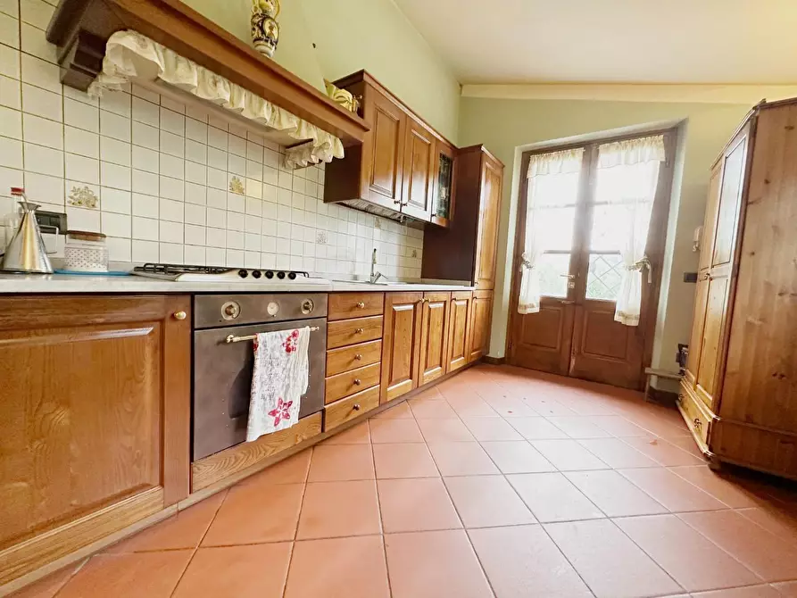 Immagine 9 di Casa colonica in vendita  a Capannori
