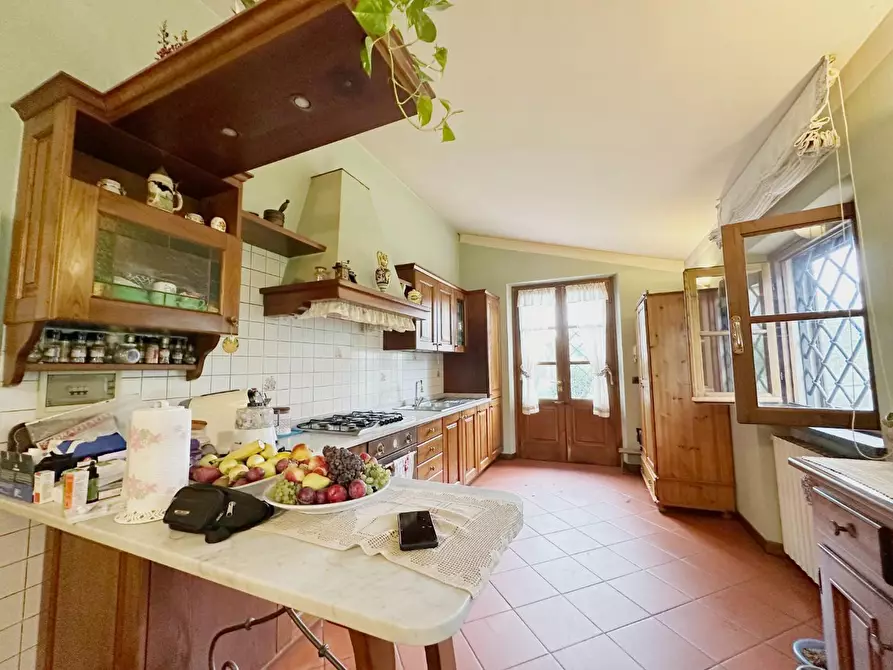 Immagine 10 di Casa colonica in vendita  a Capannori