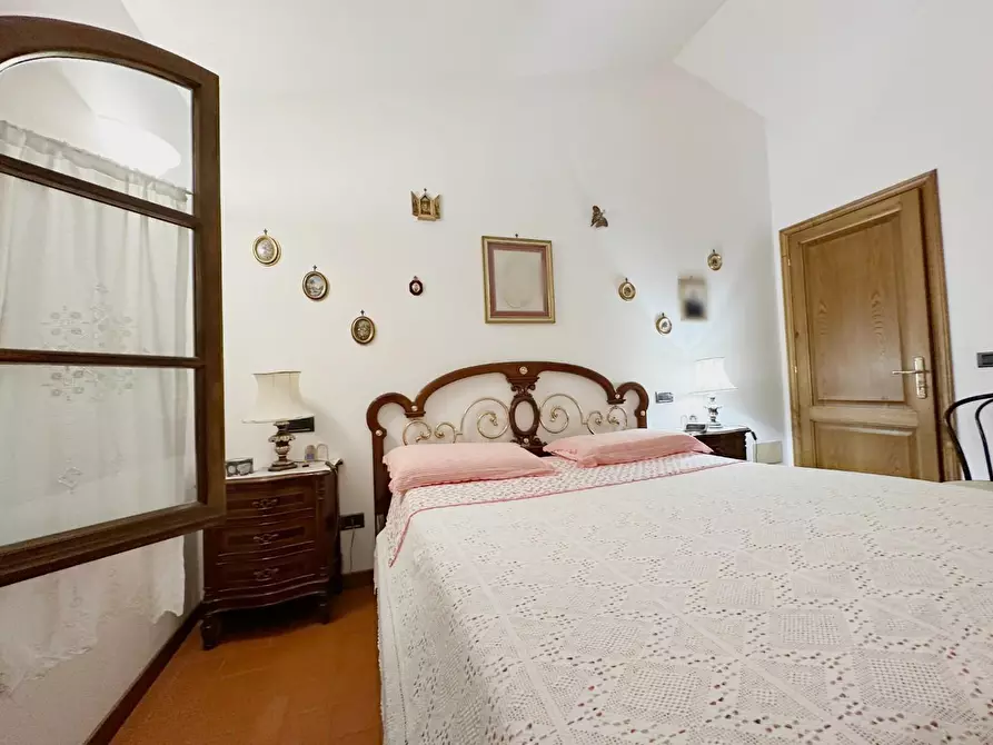 Immagine 17 di Casa colonica in vendita  a Capannori