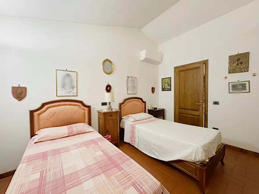 Immagine 19 di Casa colonica in vendita  a Capannori