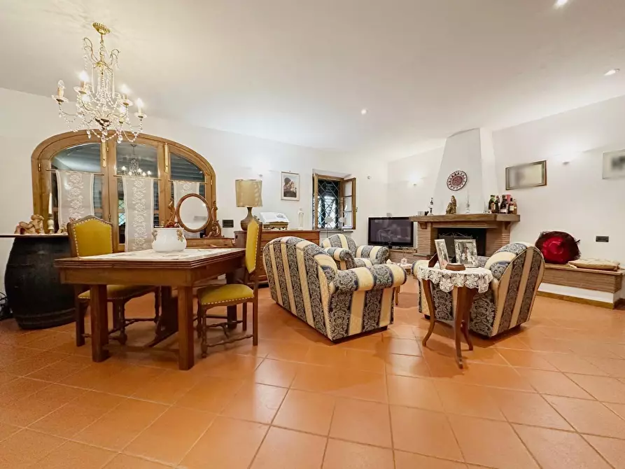 Immagine 6 di Casa colonica in vendita  a Capannori