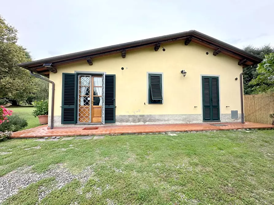 Immagine 4 di Casa colonica in vendita  a Capannori