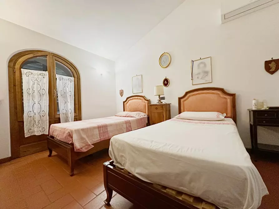 Immagine 21 di Casa colonica in vendita  a Capannori