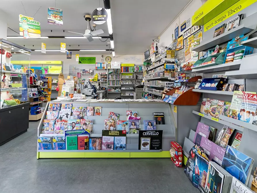 Immagine 2 di Attività commerciale in vendita  a Empoli