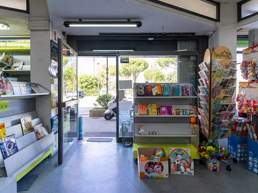 Immagine 10 di Attività commerciale in vendita  a Empoli