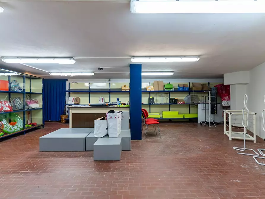 Immagine 27 di Attività commerciale in vendita  a Empoli