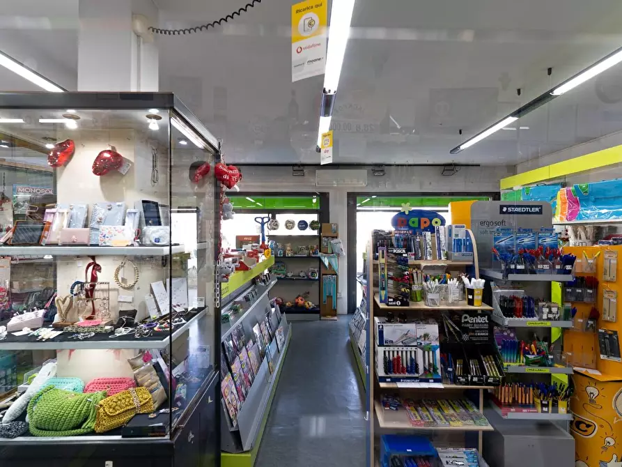 Immagine 24 di Attività commerciale in vendita  a Empoli