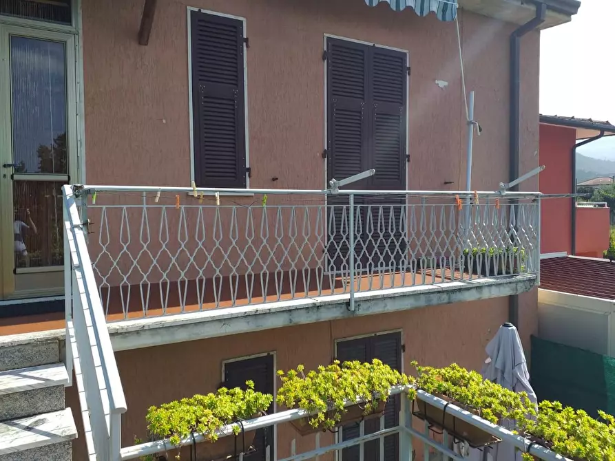 Immagine 2 di Porzione di casa in vendita  a Castelnuovo Magra