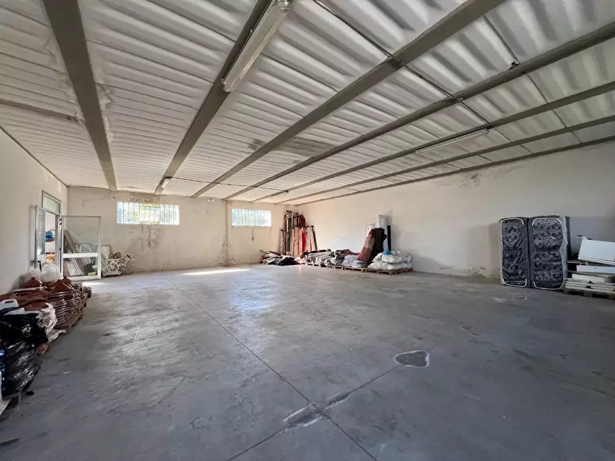 Immagine 8 di Attività artigianale in vendita  a Capannori