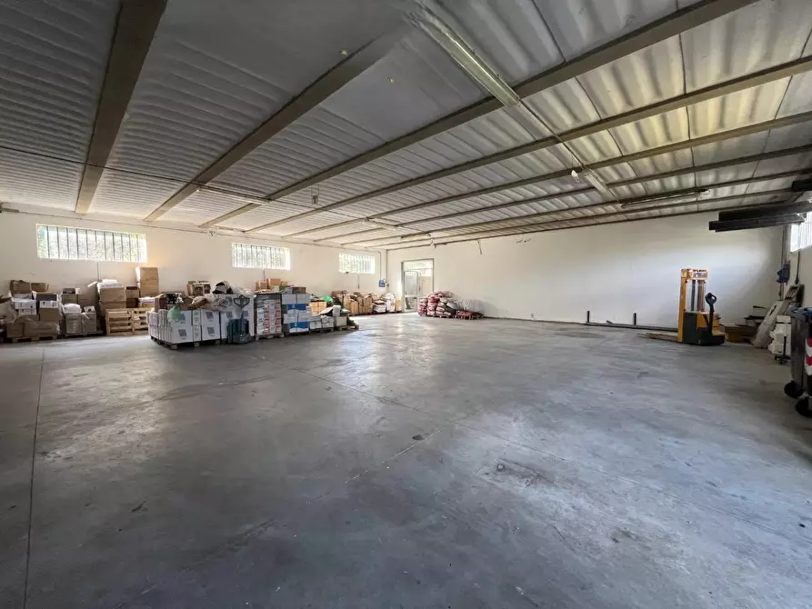 Immagine 1 di Attività artigianale in vendita  a Capannori