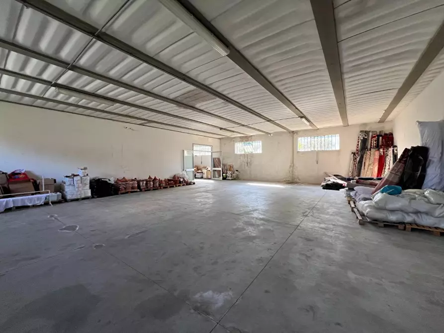 Immagine 7 di Attività artigianale in vendita  a Capannori