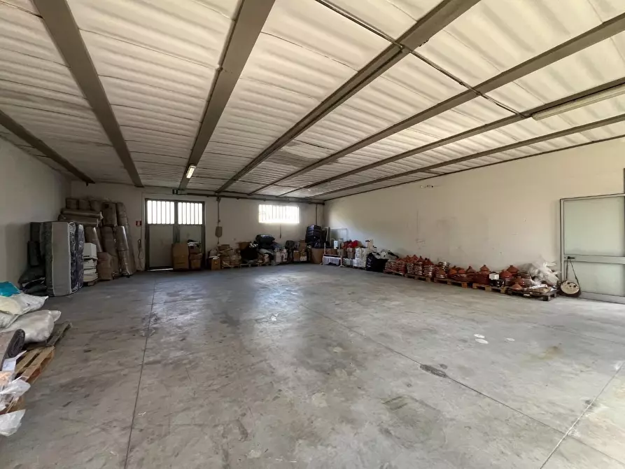 Immagine 6 di Attività artigianale in vendita  a Capannori