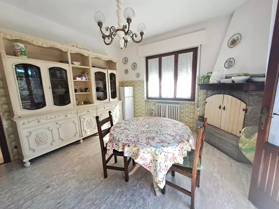 Immagine 10 di Appartamento in vendita  a Massa