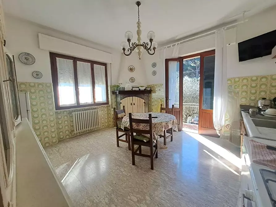 Immagine 17 di Appartamento in vendita  a Massa