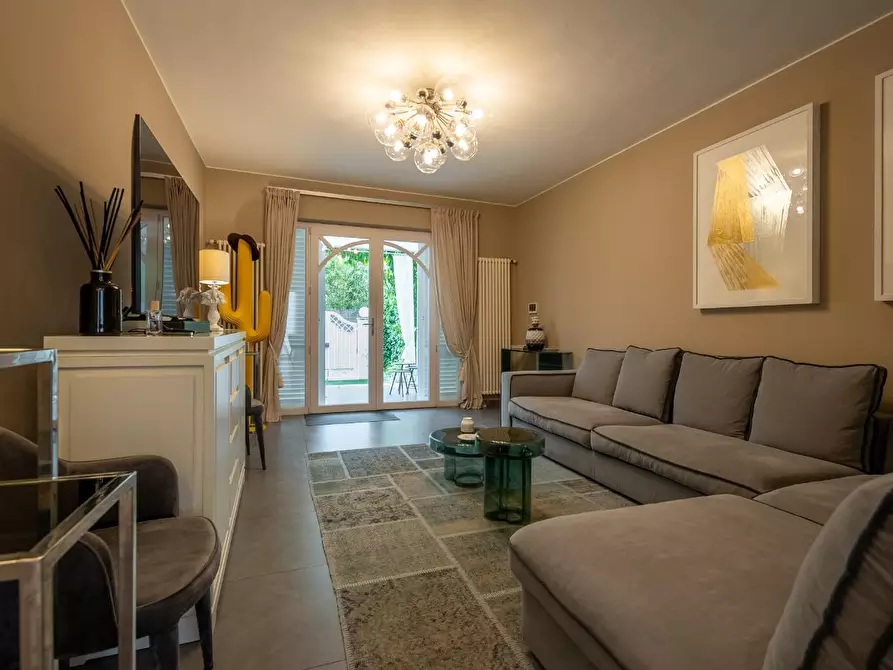 Immagine 5 di Villetta a schiera in vendita  a Forte Dei Marmi