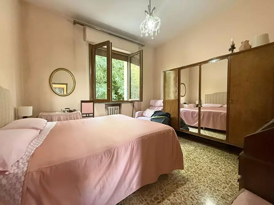 Immagine 11 di Appartamento in vendita  a Siena