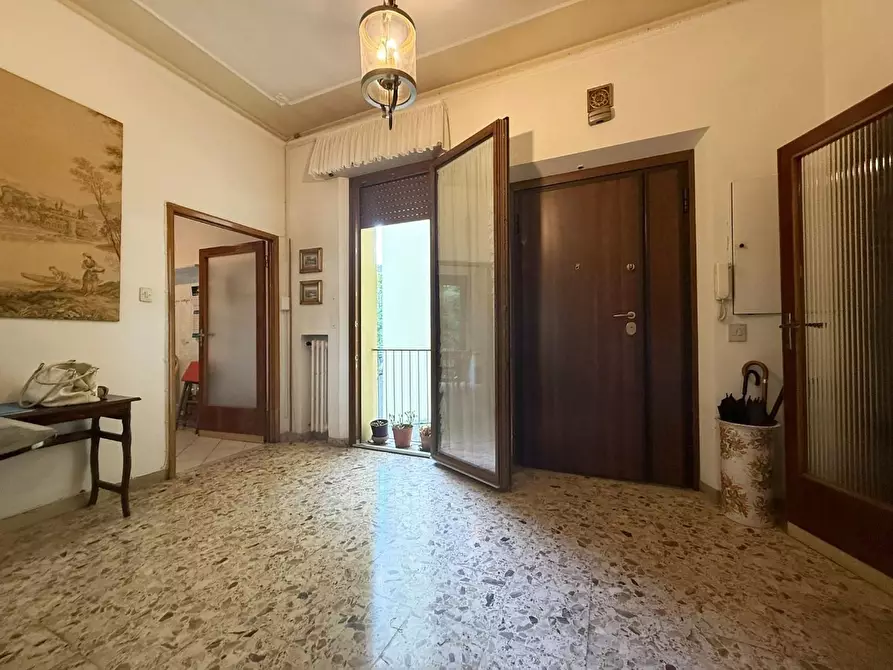 Immagine 4 di Appartamento in vendita  a Siena