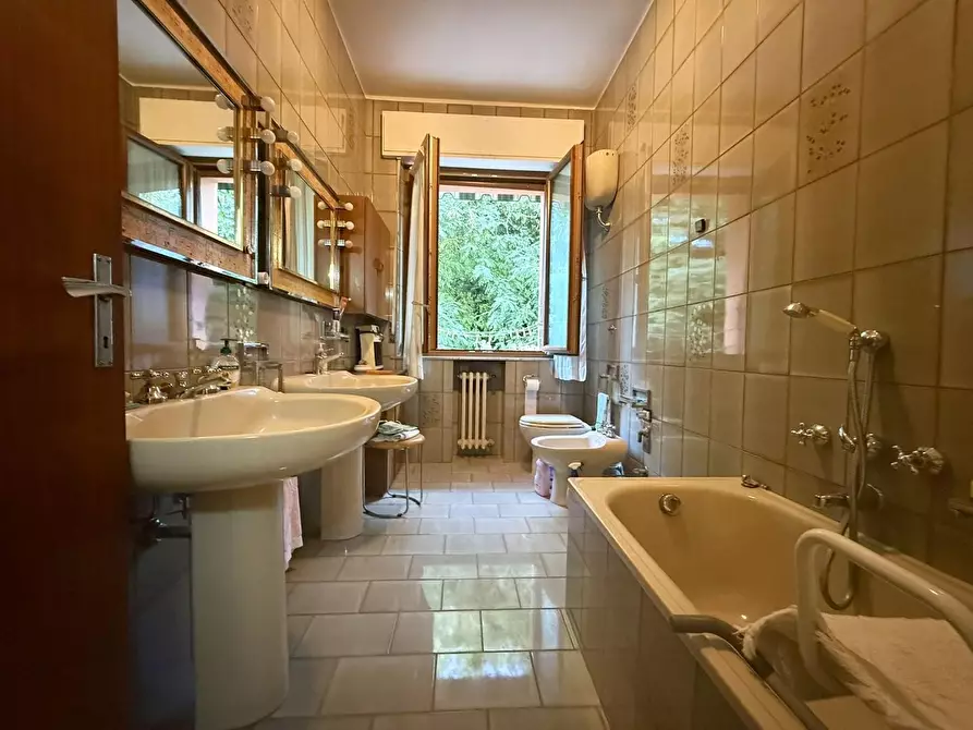 Immagine 16 di Appartamento in vendita  a Siena