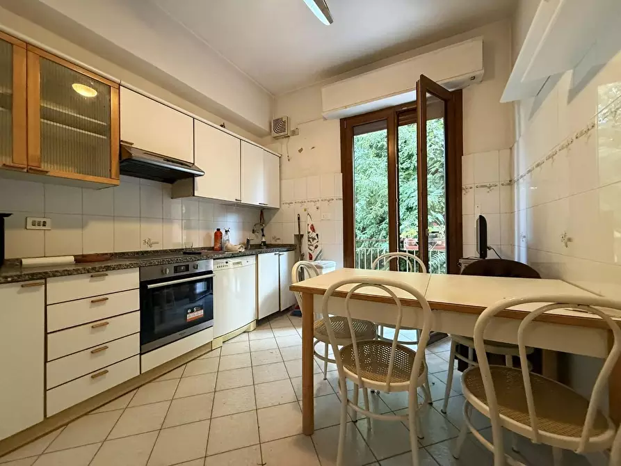 Immagine 5 di Appartamento in vendita  a Siena