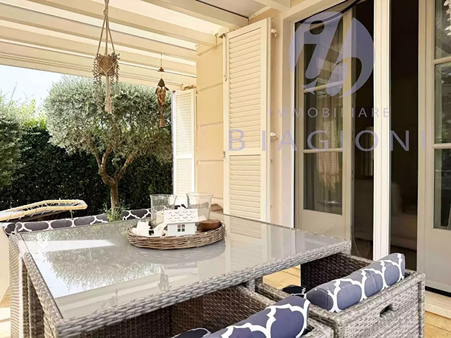 Immagine 5 di Villa in vendita  a Pietrasanta