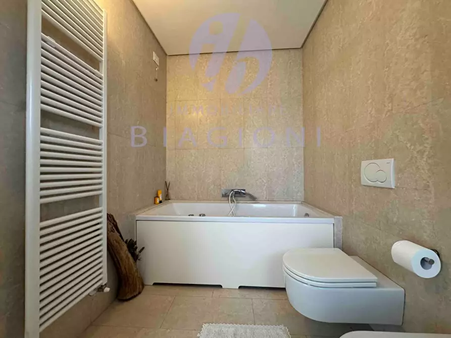 Immagine 28 di Villa in vendita  a Pietrasanta