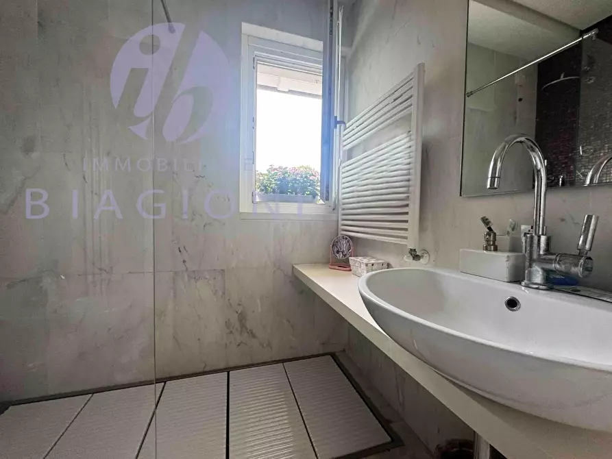 Immagine 25 di Villa in vendita  a Pietrasanta