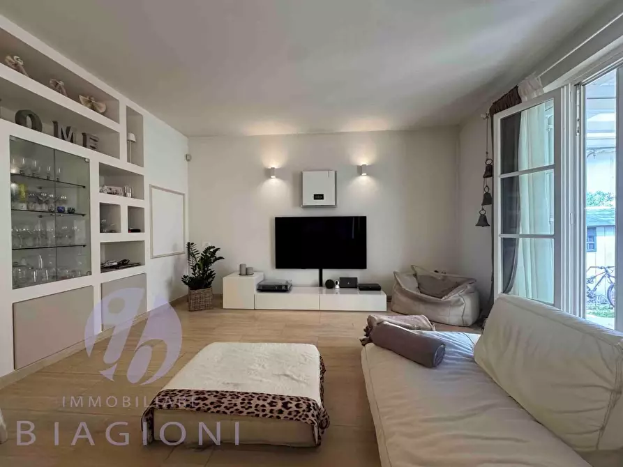 Immagine 9 di Villa in vendita  a Pietrasanta