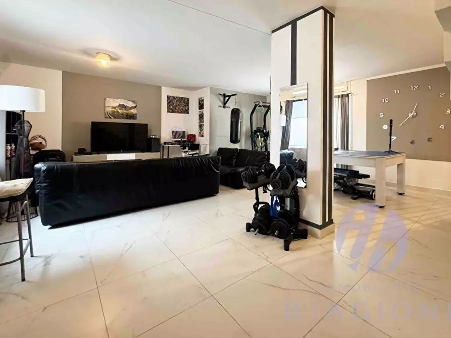 Immagine 18 di Villa in vendita  a Pietrasanta