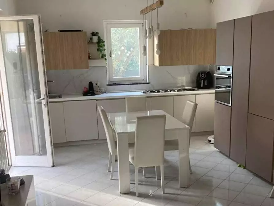 Immagine 2 di Appartamento in vendita  a Massa