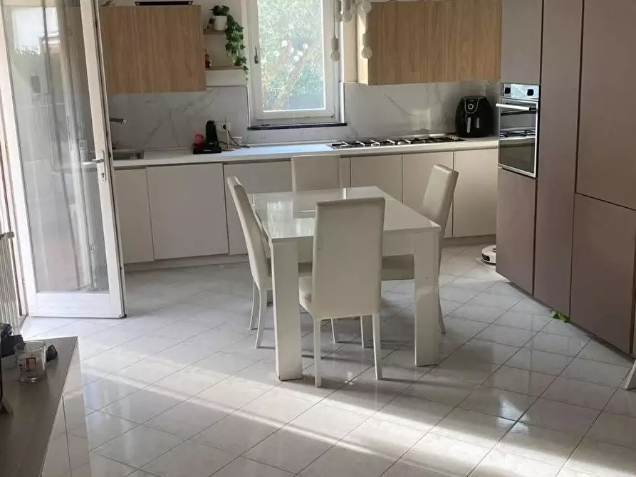 Immagine 3 di Appartamento in vendita  a Massa