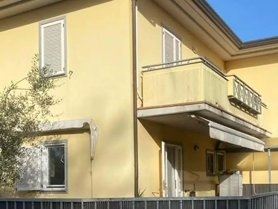 Immagine 1 di Appartamento in vendita  a Massa