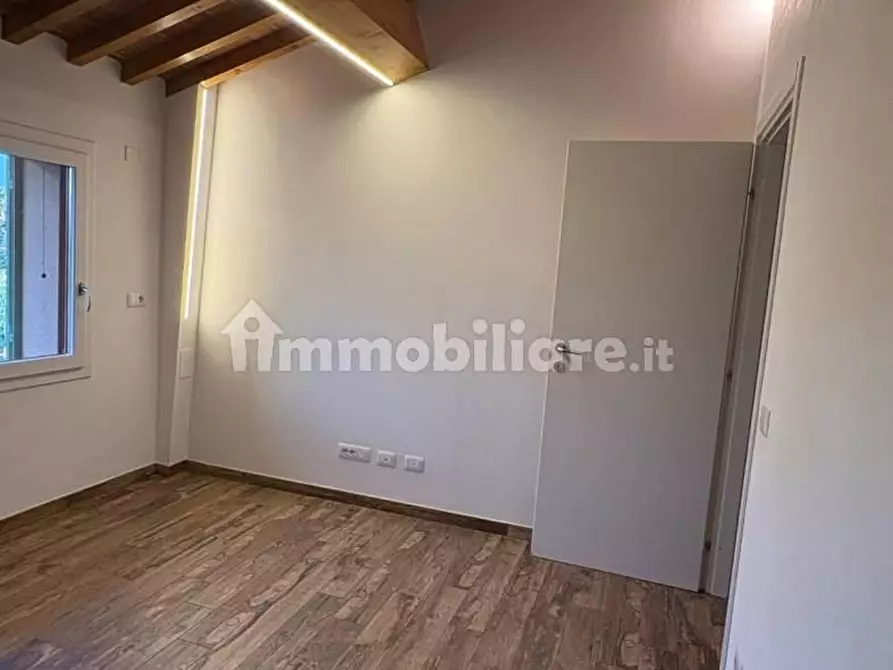 Immagine 7 di Villetta a schiera in vendita  a Cascina