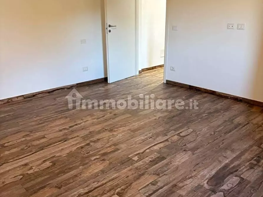 Immagine 9 di Villetta a schiera in vendita  a Cascina