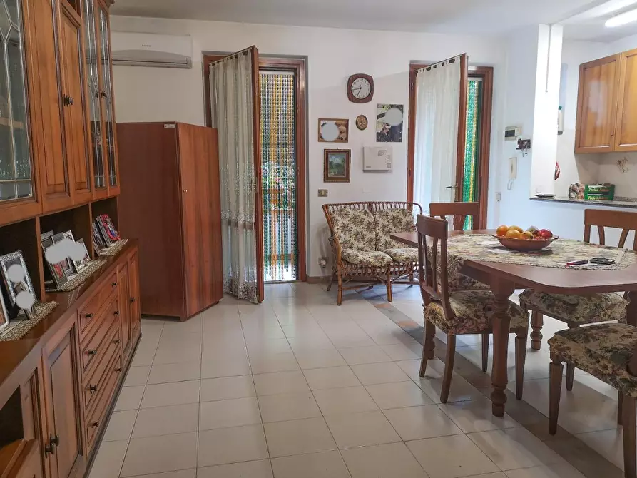 Immagine 11 di Appartamento in vendita  a Massa