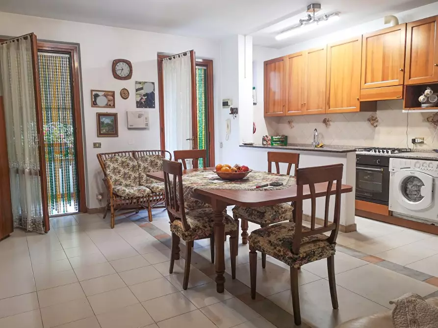 Immagine 10 di Appartamento in vendita  a Massa