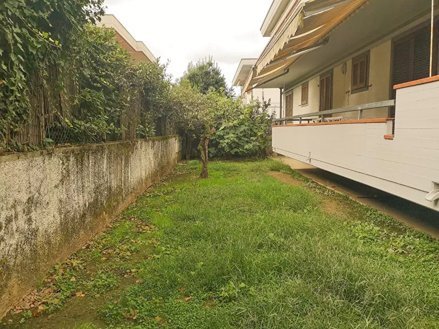 Immagine 3 di Appartamento in vendita  a Massa