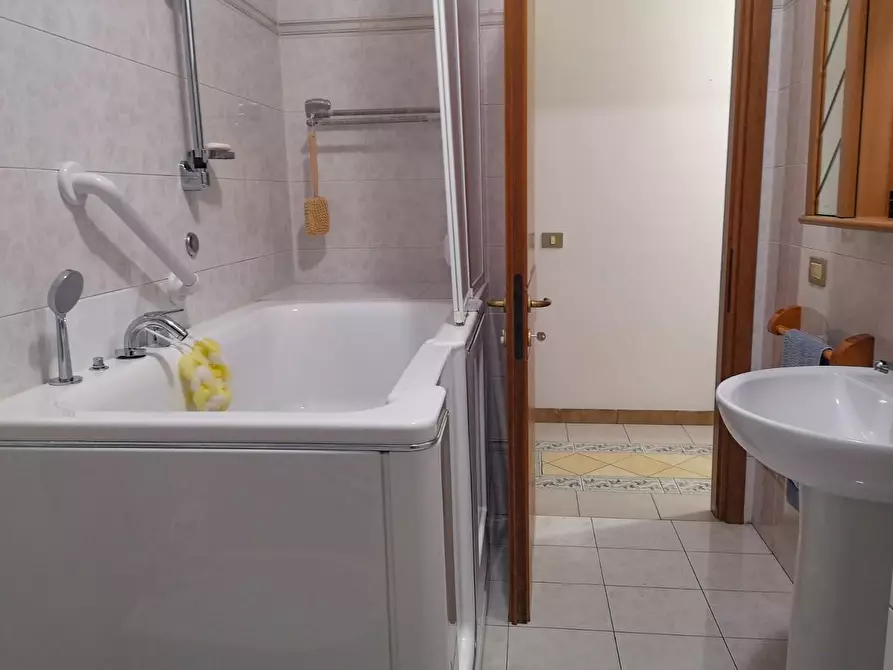 Immagine 26 di Appartamento in vendita  a Massa