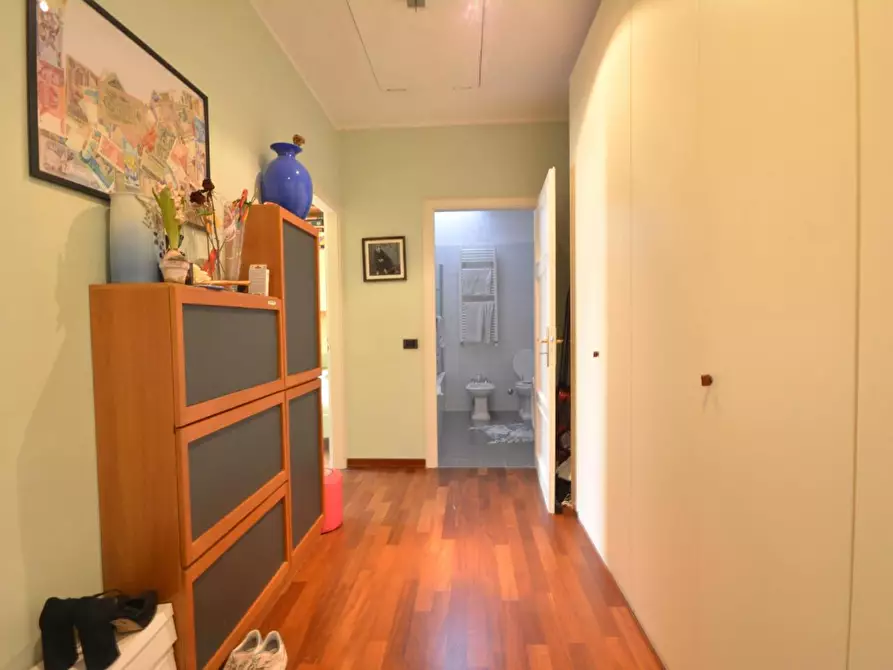 Immagine 10 di Appartamento in vendita  a Lucca