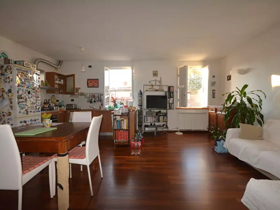 Immagine 7 di Appartamento in vendita  a Lucca