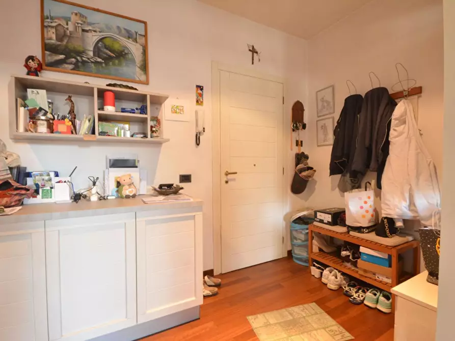 Immagine 9 di Appartamento in vendita  a Lucca