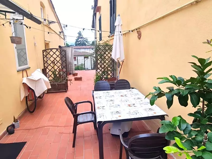 Immagine 19 di Appartamento in vendita  a Lucca