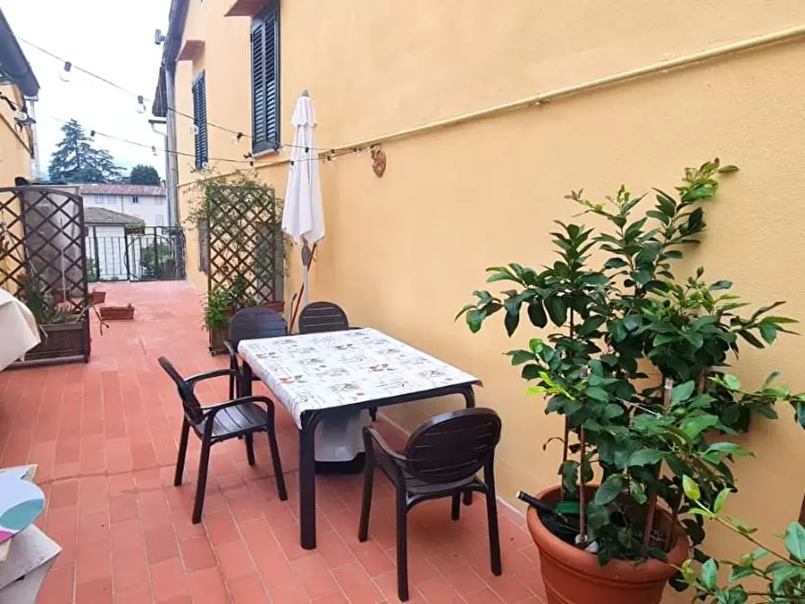 Immagine 20 di Appartamento in vendita  a Lucca