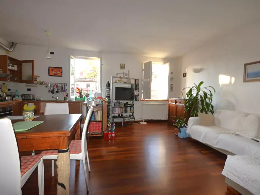 Immagine 3 di Appartamento in vendita  a Lucca