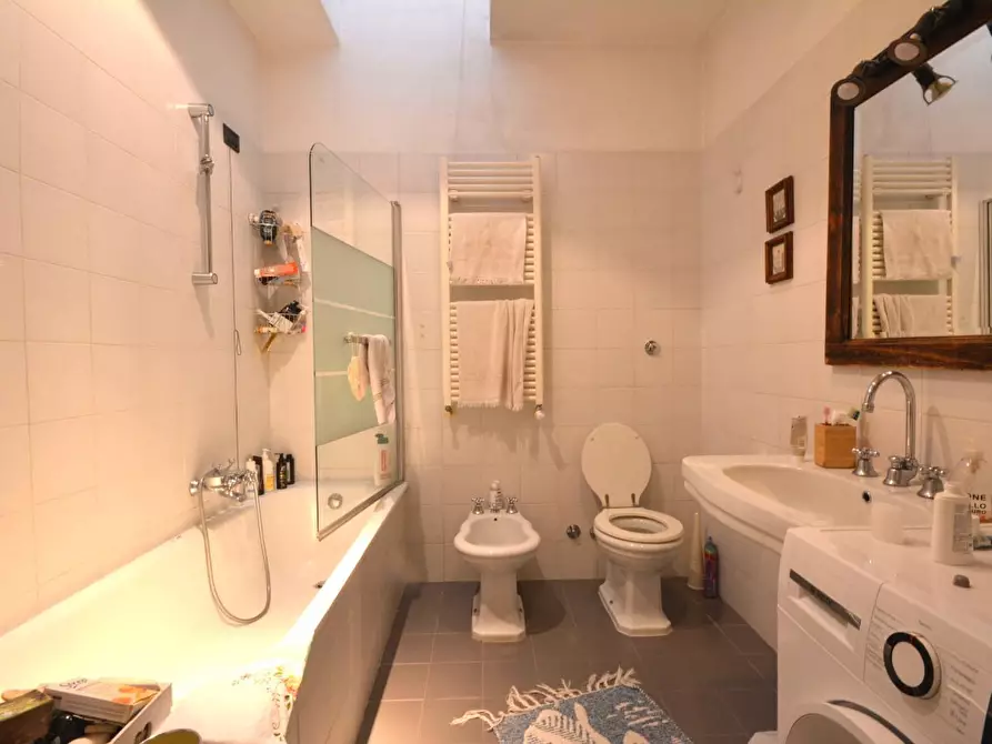 Immagine 15 di Appartamento in vendita  a Lucca