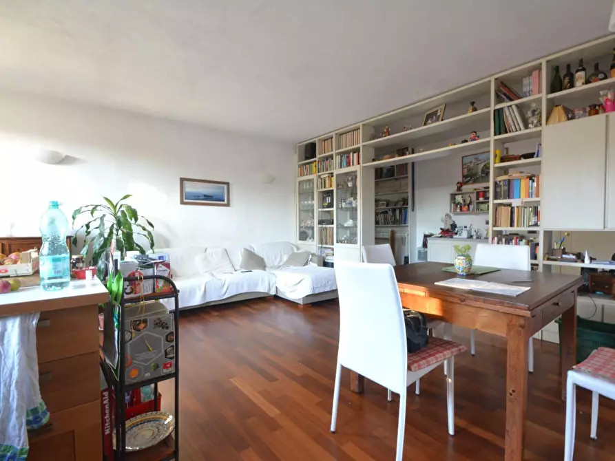 Immagine 5 di Appartamento in vendita  a Lucca