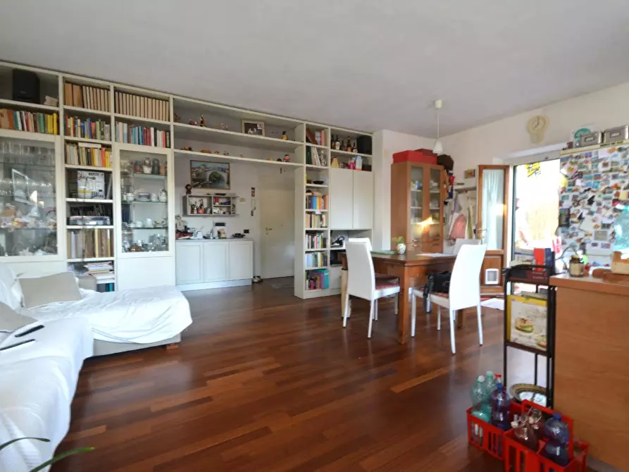 Immagine 8 di Appartamento in vendita  a Lucca