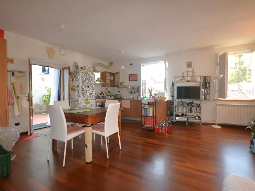 Immagine 4 di Appartamento in vendita  a Lucca