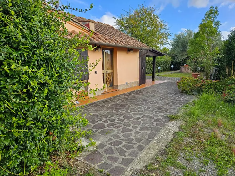 casa indipendente in vendita a Cascina
