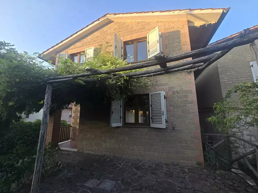 Immagine 2 di Villa in vendita  a Monteroni D'arbia
