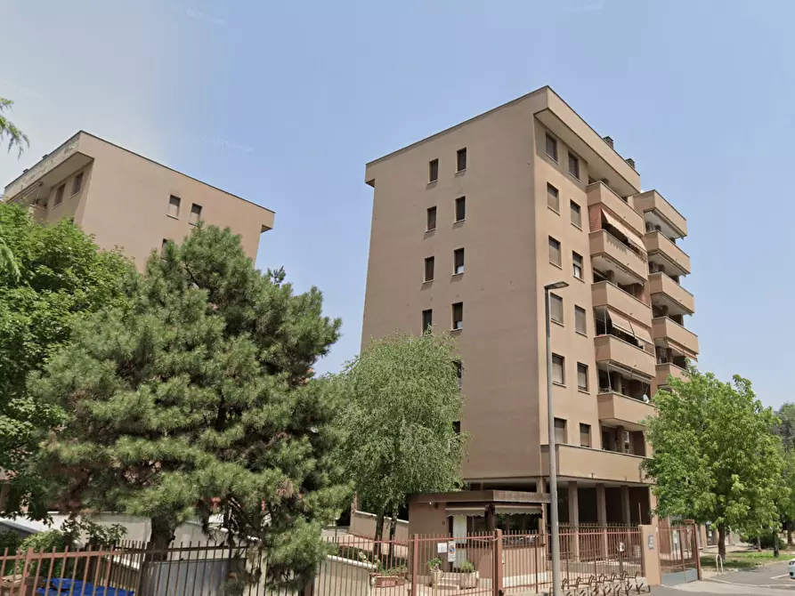 Immagine 3 di Garage in vendita  a Paderno Dugnano